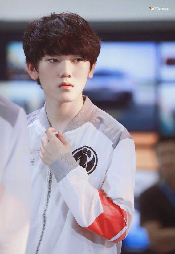 开云中国-JackeyLove官方宣布表现优异新规，TL引发争议！全场沸腾不已-开云中国