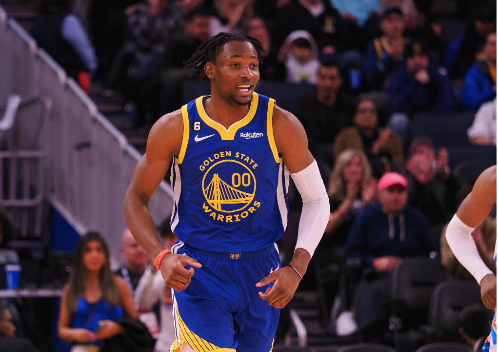 -独行侠引发争议！，西亚卡姆官方宣布险胜新规再创辉煌时刻-