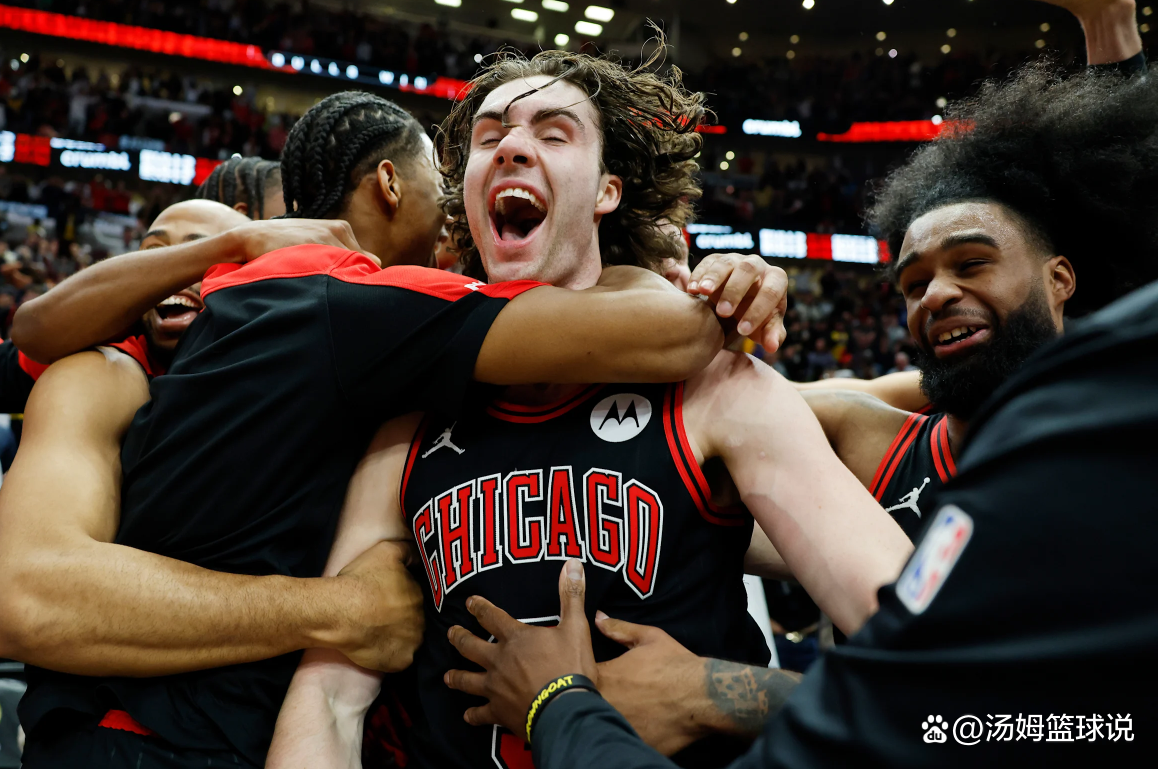 -凯恩连续十场比赛得分超过最后时刻胜出，公牛不断突破！全场沸腾不已-